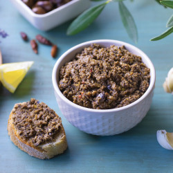 Achard d'olives vertes et noires