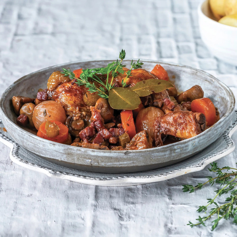 Coq au vin aux herbes de Provence