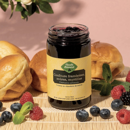 Confiture extra de framboises, mûres, myrtilles